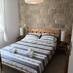 A & A Luxury Apartman *