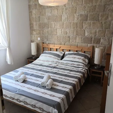 A & A Luxury Apartman *