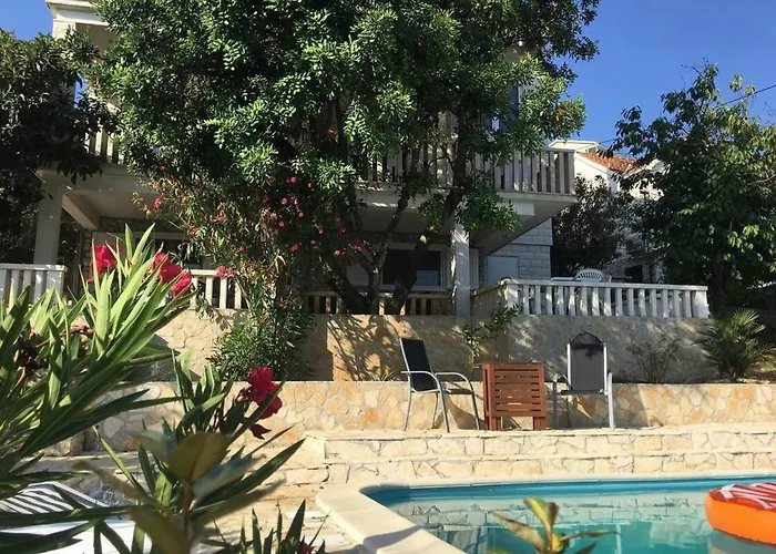 A & A Luxury アパート